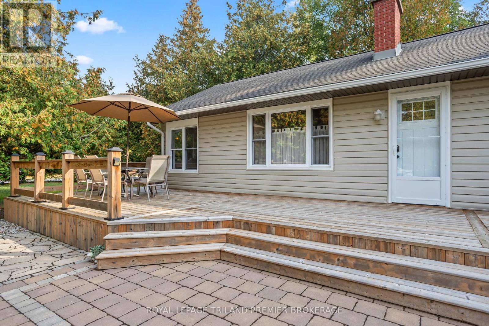 9632 Beachway Drive, Lambton Shores, Ontario  N0N 1J3 - Photo 25 - X12423784