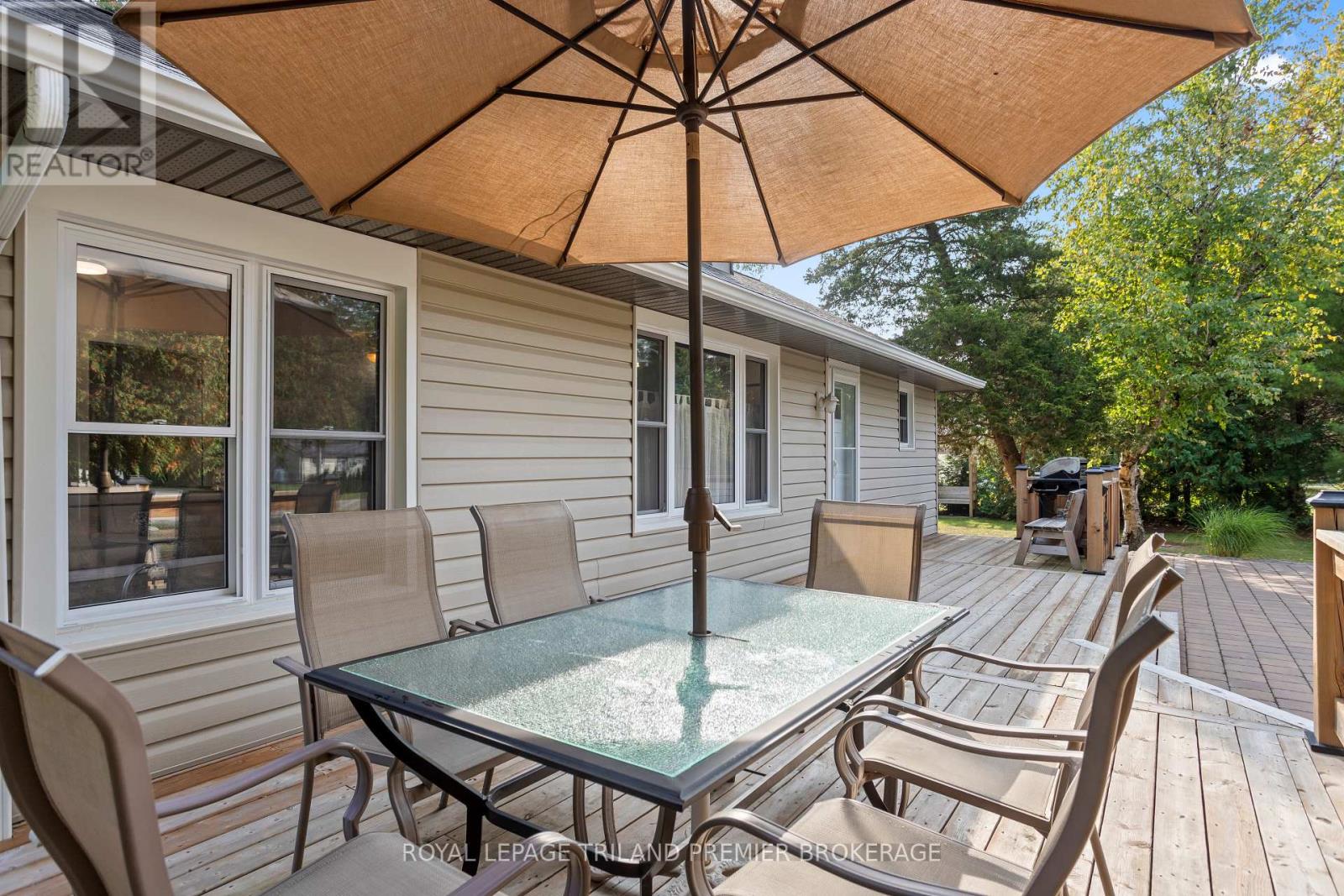 9632 Beachway Drive, Lambton Shores, Ontario  N0N 1J3 - Photo 26 - X12423784