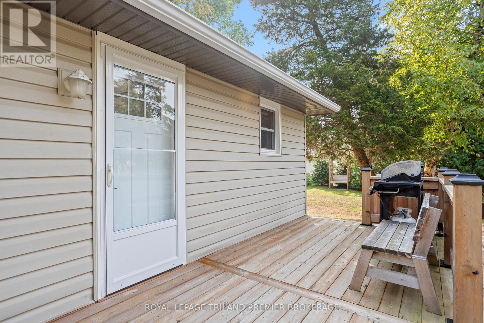 9632 Beachway Drive, Lambton Shores, Ontario  N0N 1J3 - Photo 27 - X12423784