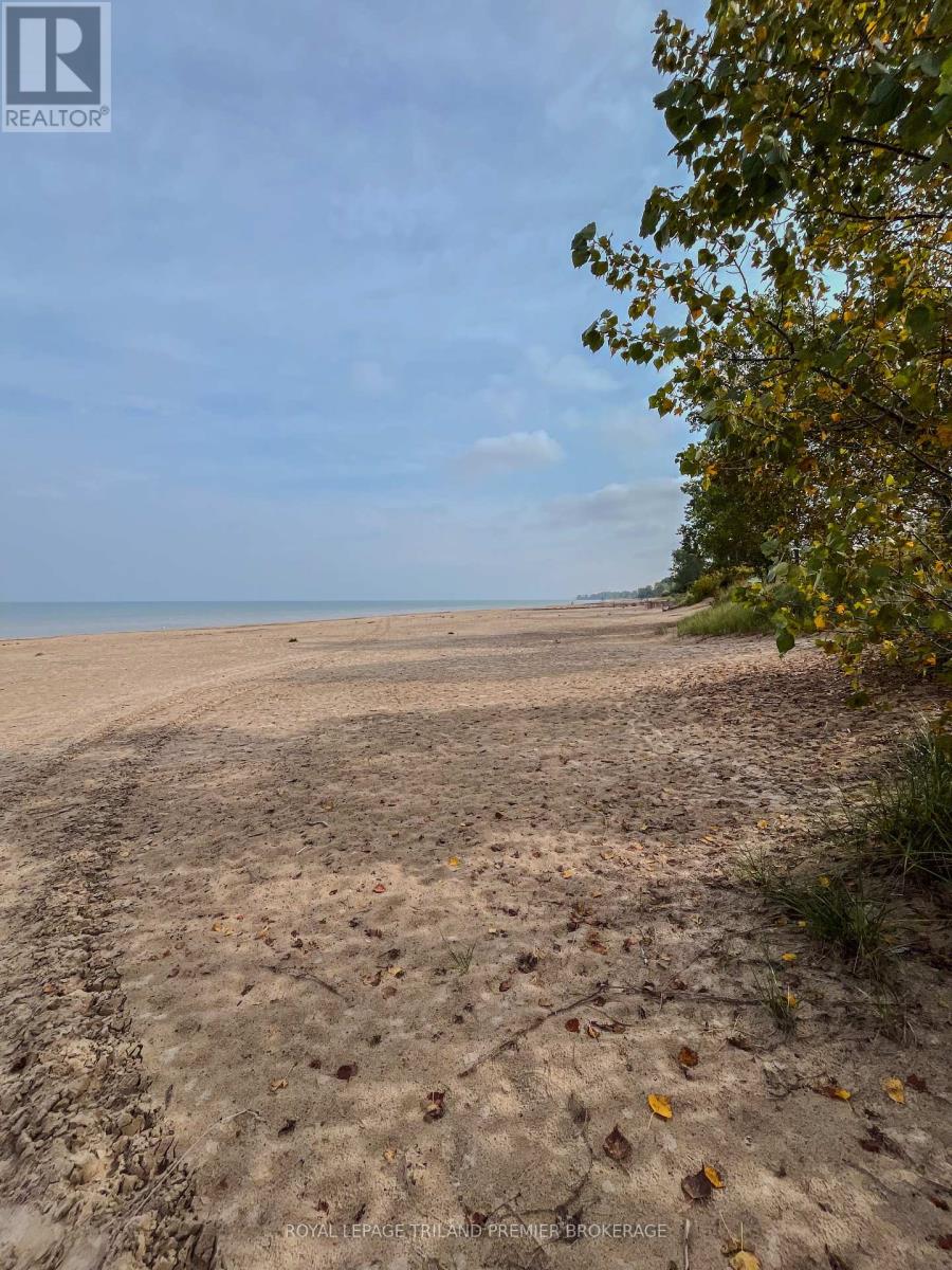 9632 Beachway Drive, Lambton Shores, Ontario  N0N 1J3 - Photo 31 - X12423784
