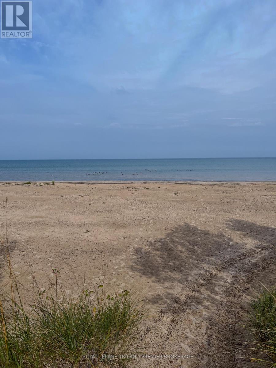 9632 Beachway Drive, Lambton Shores, Ontario  N0N 1J3 - Photo 33 - X12423784