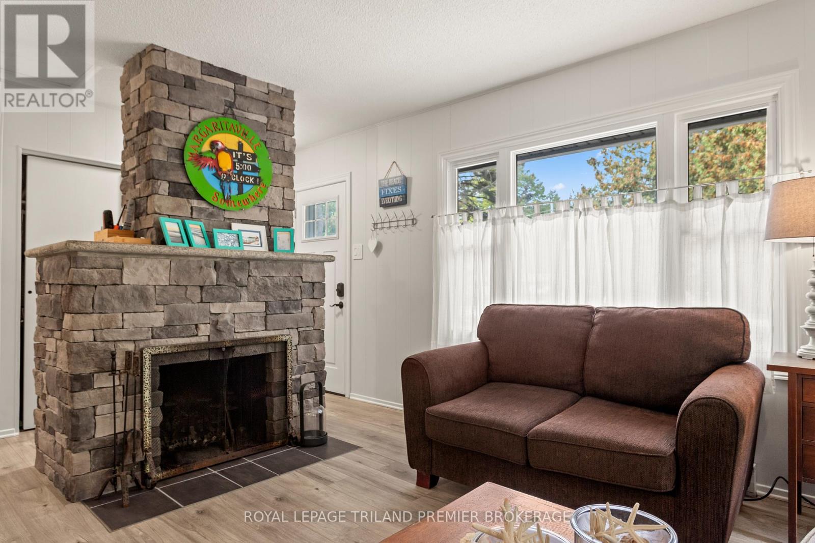 9632 Beachway Drive, Lambton Shores, Ontario  N0N 1J3 - Photo 8 - X12423784