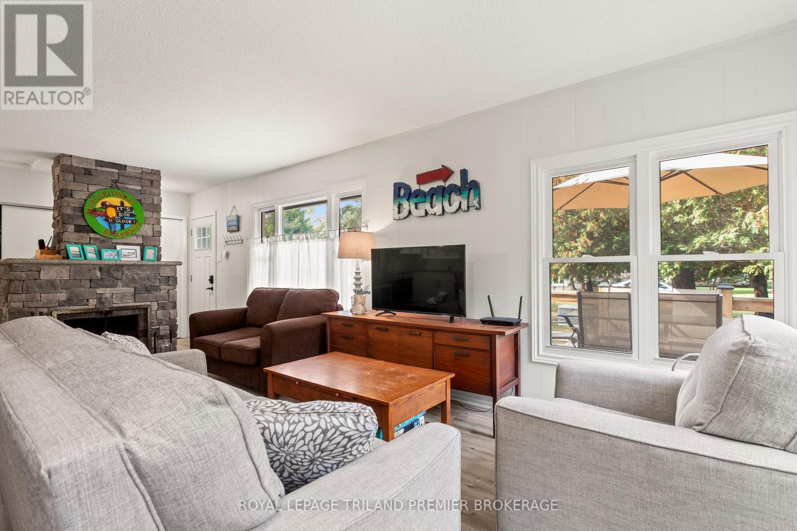 9632 Beachway Drive, Lambton Shores, Ontario  N0N 1J3 - Photo 9 - X12423784