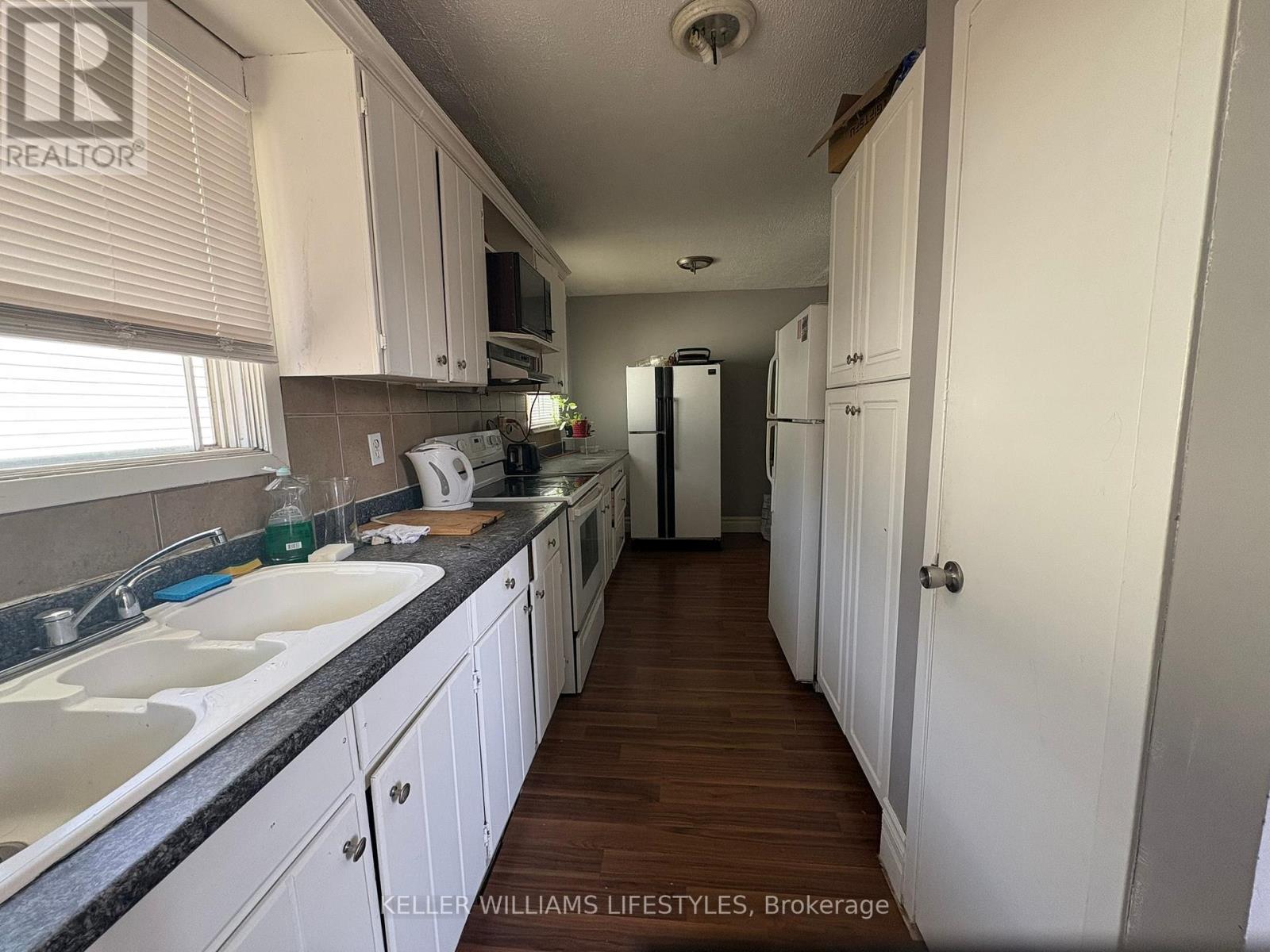 1904 Culver Drive, London East, Ontario  N5V 3K6 - Photo 4 - X12423857