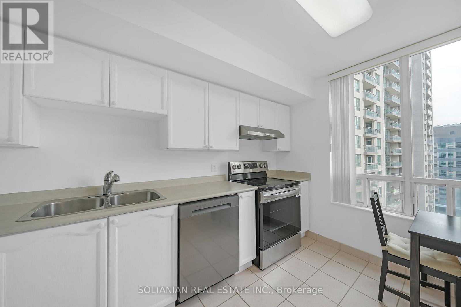 1702 - 256 Doris Avenue, Toronto, Ontario  M2N 6X8 - Photo 11 - C12423614