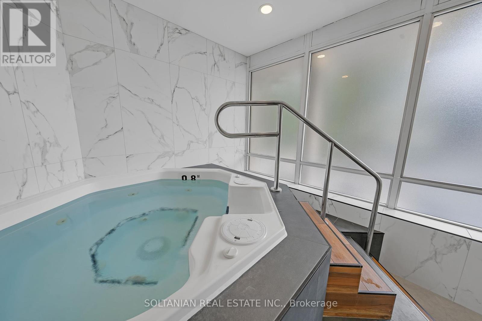 1702 - 256 Doris Avenue, Toronto, Ontario  M2N 6X8 - Photo 34 - C12423614