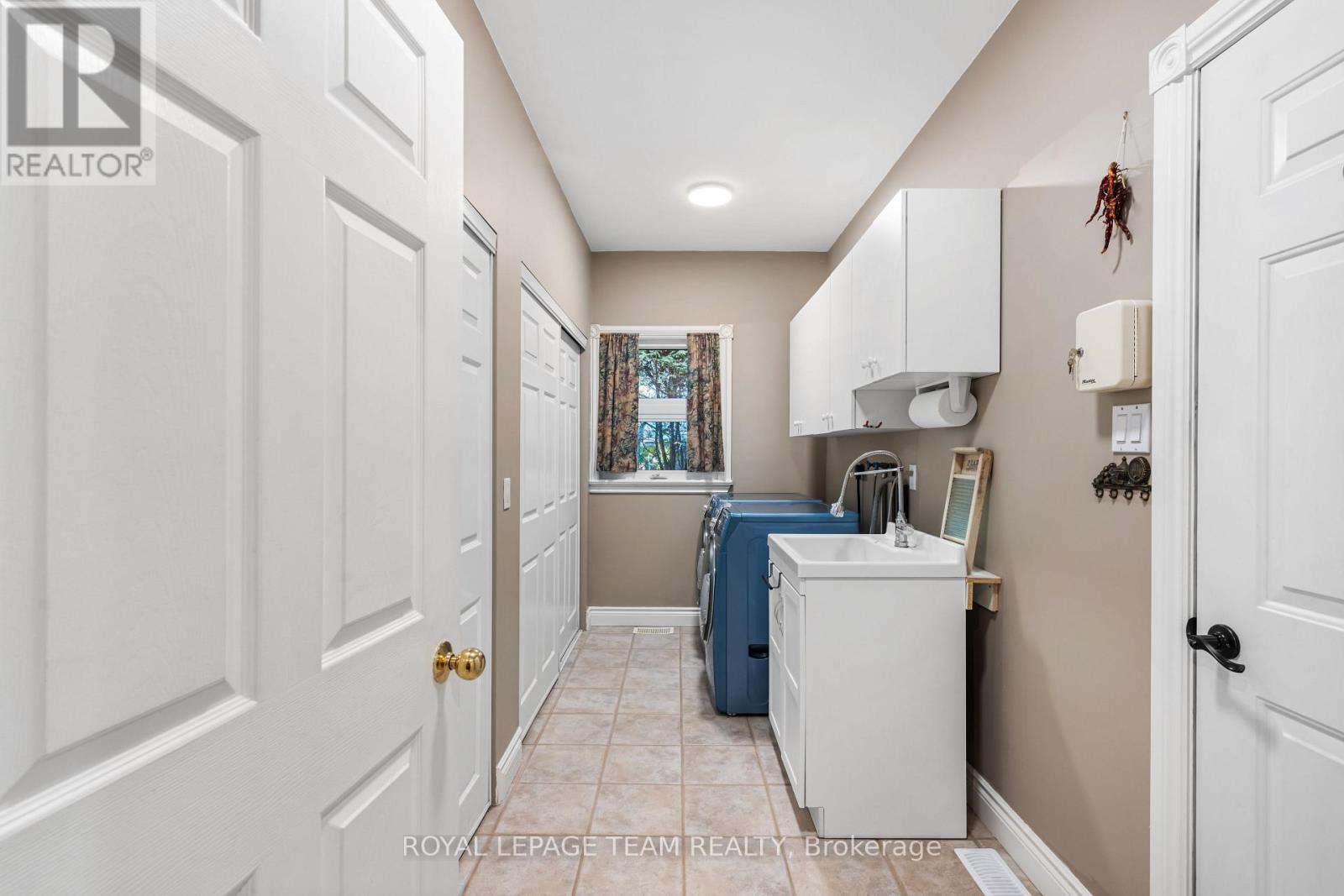 1601 Apeldoorn Avenue, Ottawa, Ontario  K2C 1V4 - Photo 11 - X12423734