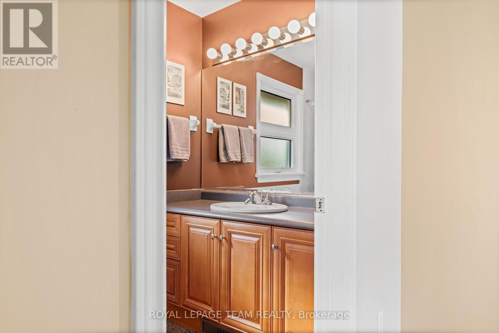 1601 Apeldoorn Avenue, Ottawa, Ontario  K2C 1V4 - Photo 27 - X12423734