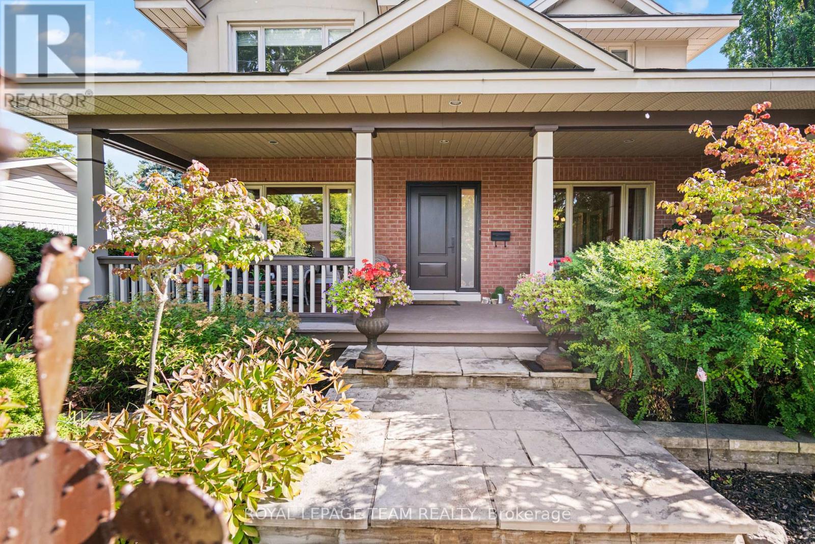 1601 Apeldoorn Avenue, Ottawa, Ontario  K2C 1V4 - Photo 3 - X12423734