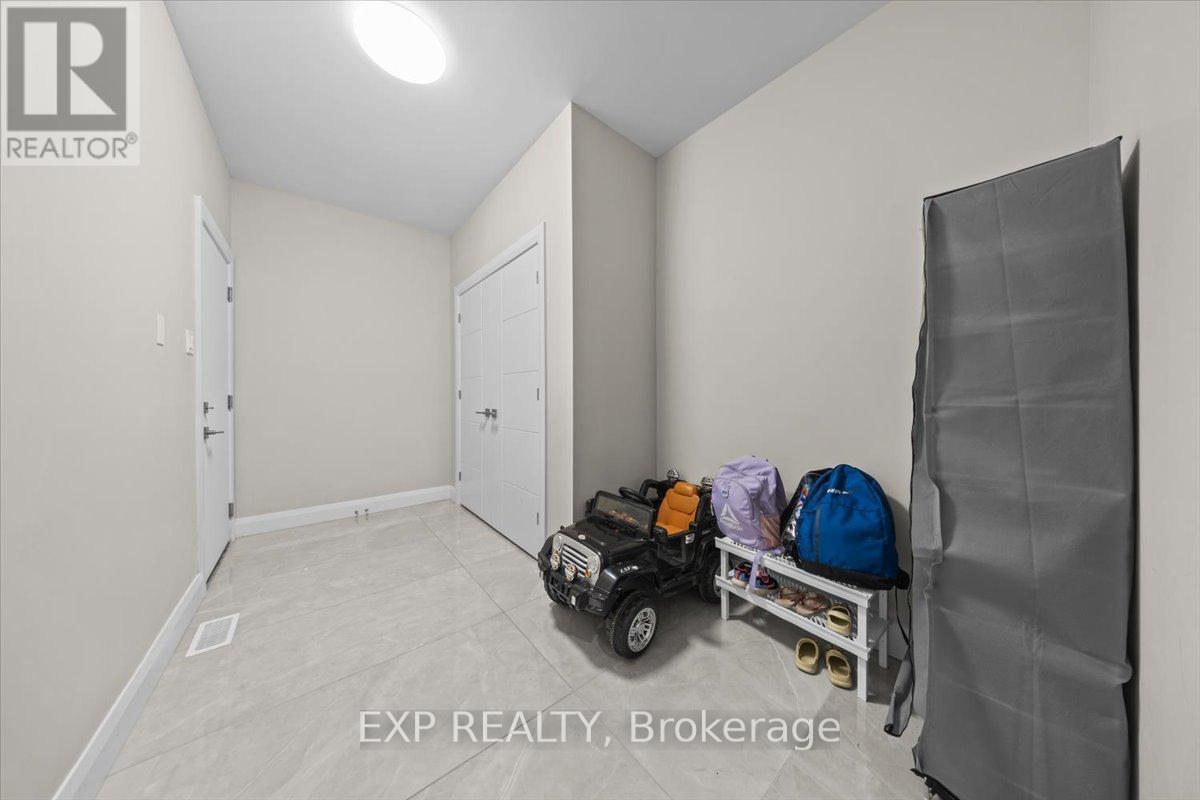 348 Abbeydale Circle, Ottawa, Ontario  K2K 0E9 - Photo 17 - X12423769