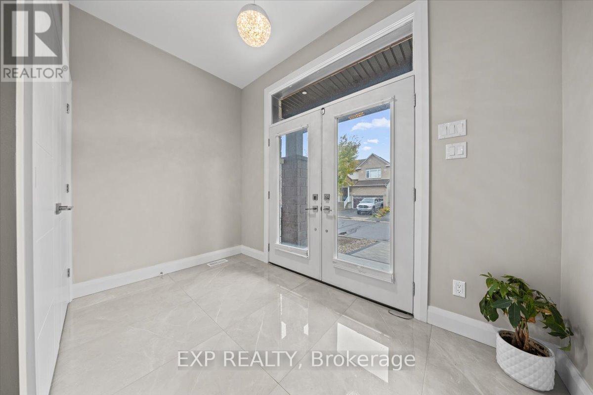 348 Abbeydale Circle, Ottawa, Ontario  K2K 0E9 - Photo 3 - X12423769
