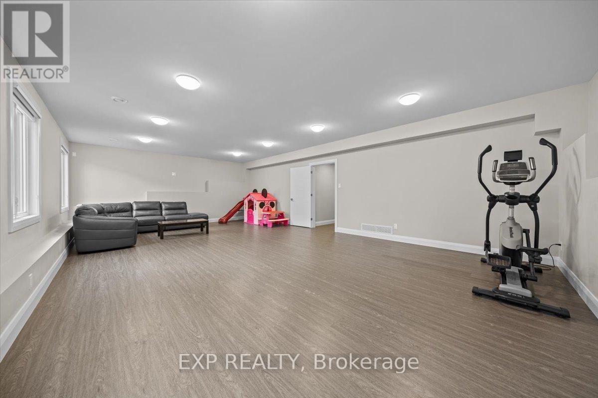 348 Abbeydale Circle, Ottawa, Ontario  K2K 0E9 - Photo 38 - X12423769