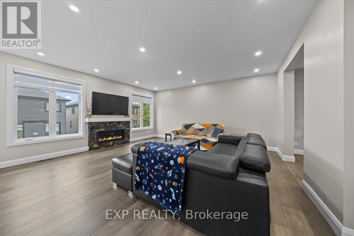 348 Abbeydale Circle, Ottawa, Ontario  K2K 0E9 - Photo 4 - X12423769