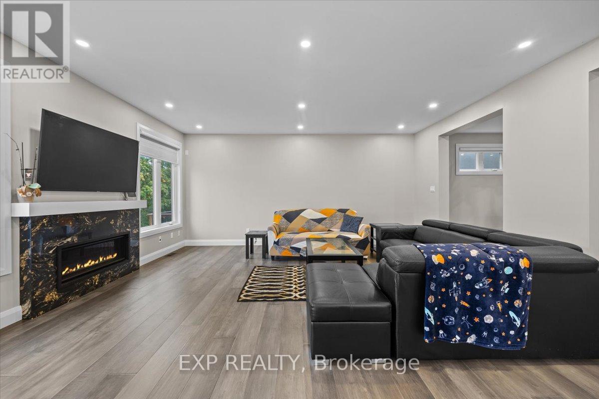 348 Abbeydale Circle, Ottawa, Ontario  K2K 0E9 - Photo 7 - X12423769