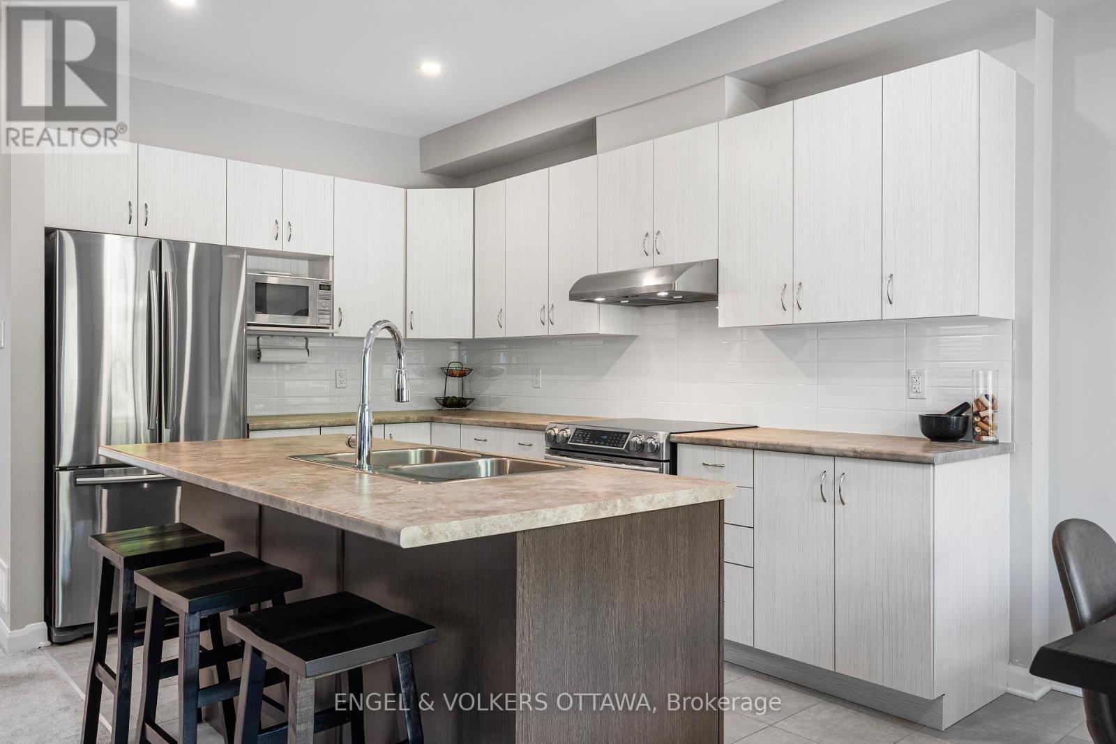 220 Geyser Place, Ottawa, Ontario  K2J 6P1 - Photo 12 - X12423787