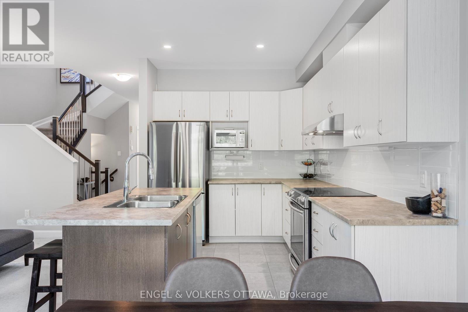 220 Geyser Place, Ottawa, Ontario  K2J 6P1 - Photo 13 - X12423787