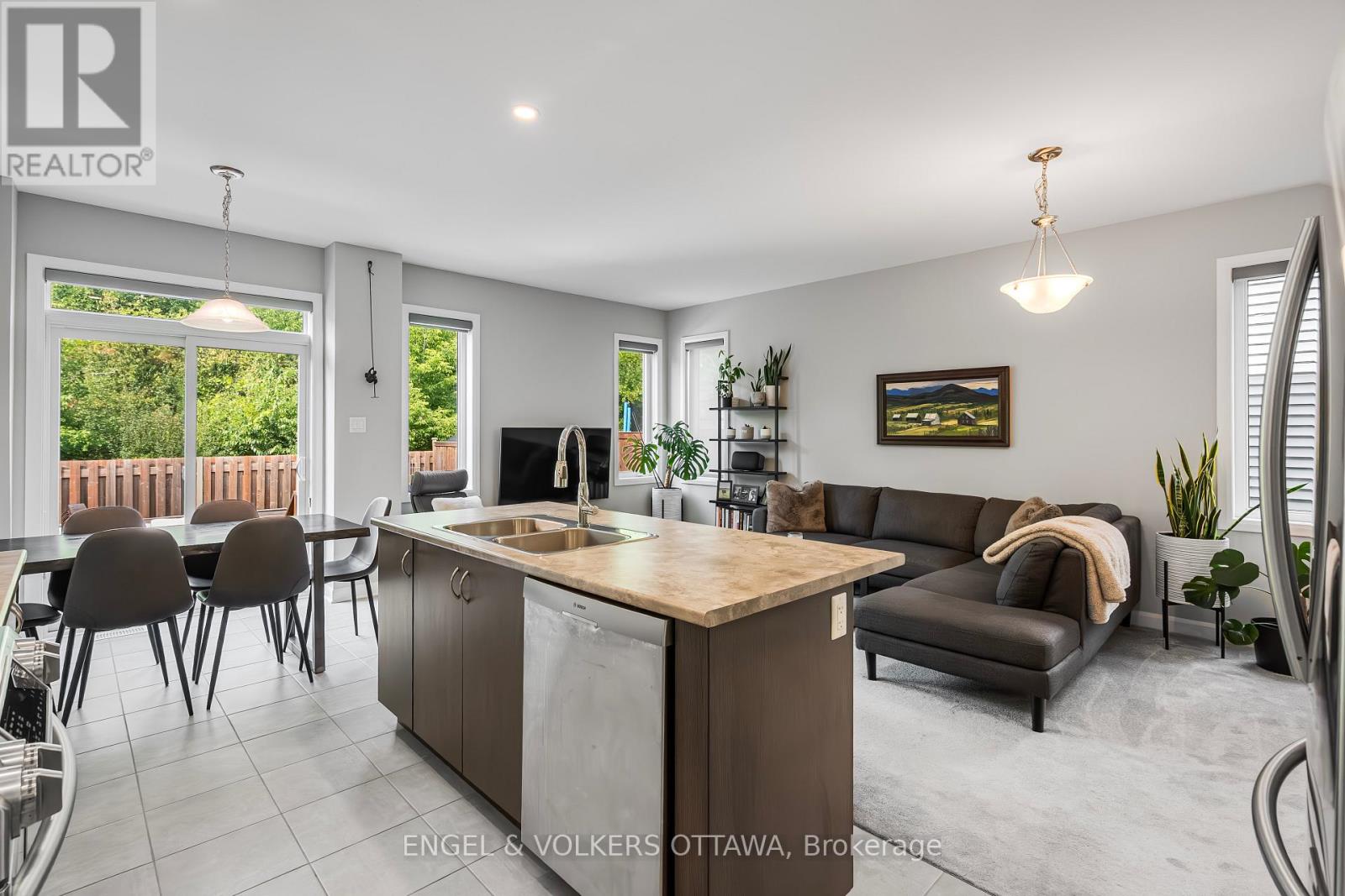 220 Geyser Place, Ottawa, Ontario  K2J 6P1 - Photo 14 - X12423787