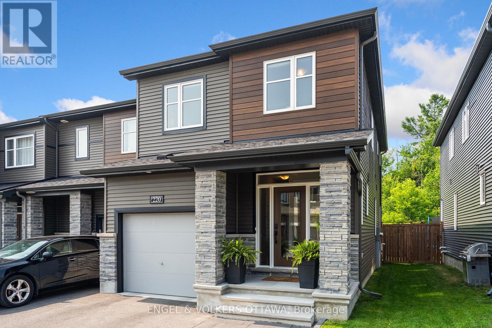 220 Geyser Place, Ottawa, Ontario  K2J 6P1 - Photo 3 - X12423787