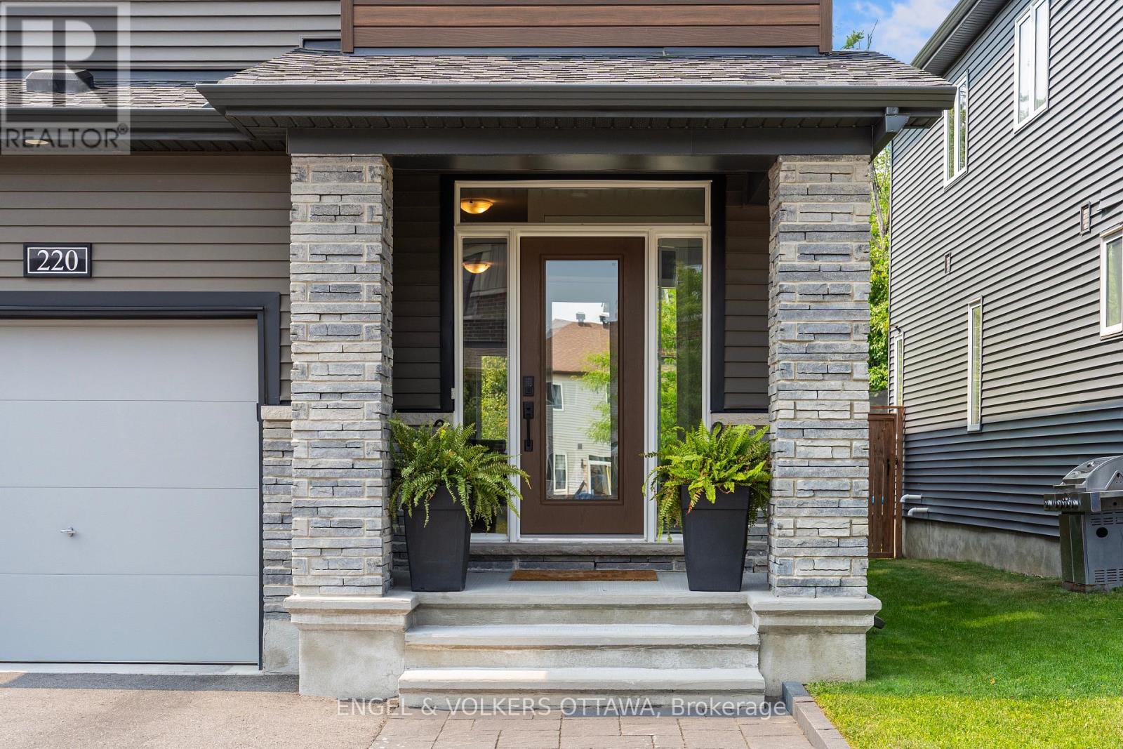 220 Geyser Place, Ottawa, Ontario  K2J 6P1 - Photo 4 - X12423787
