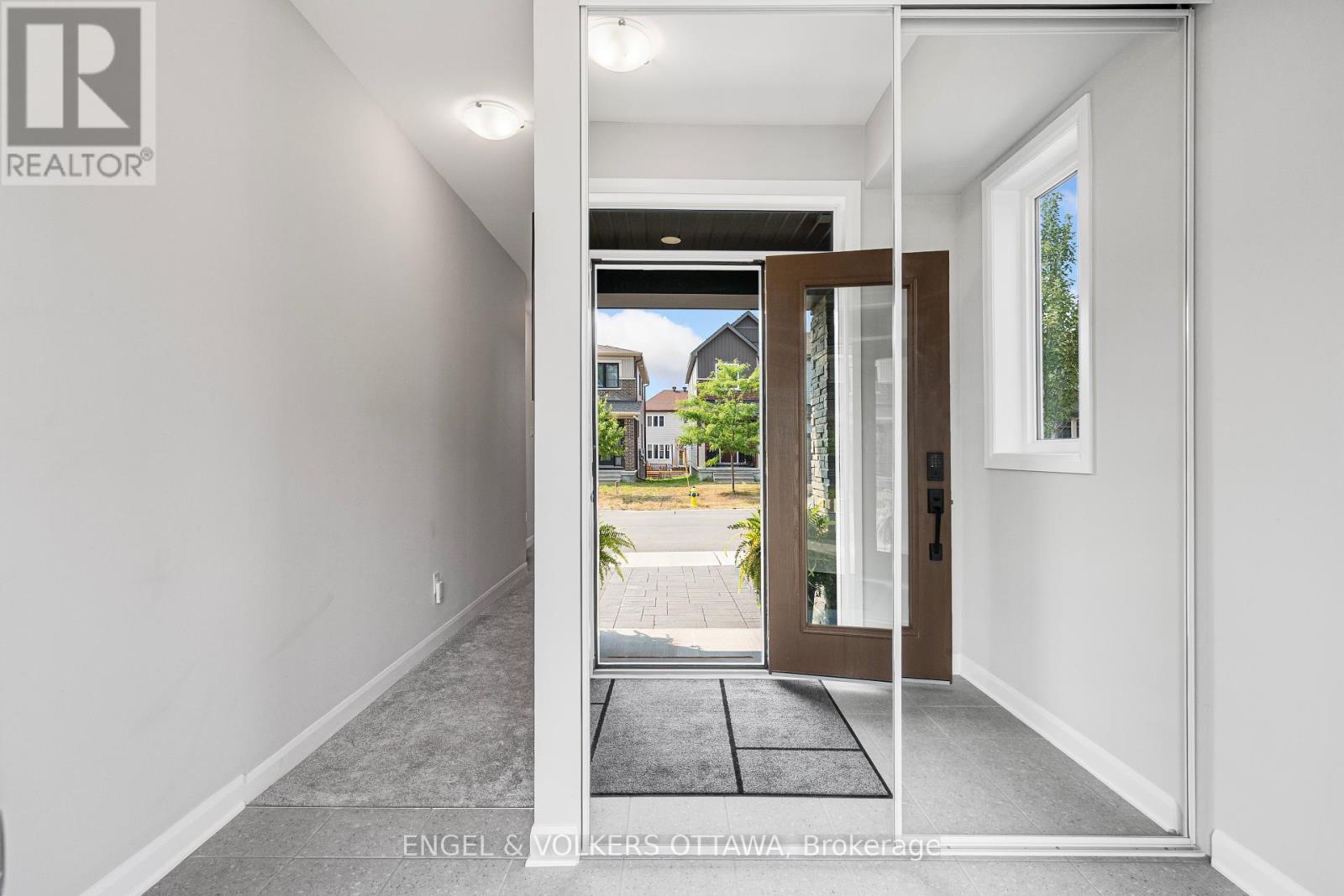 220 Geyser Place, Ottawa, Ontario  K2J 6P1 - Photo 5 - X12423787
