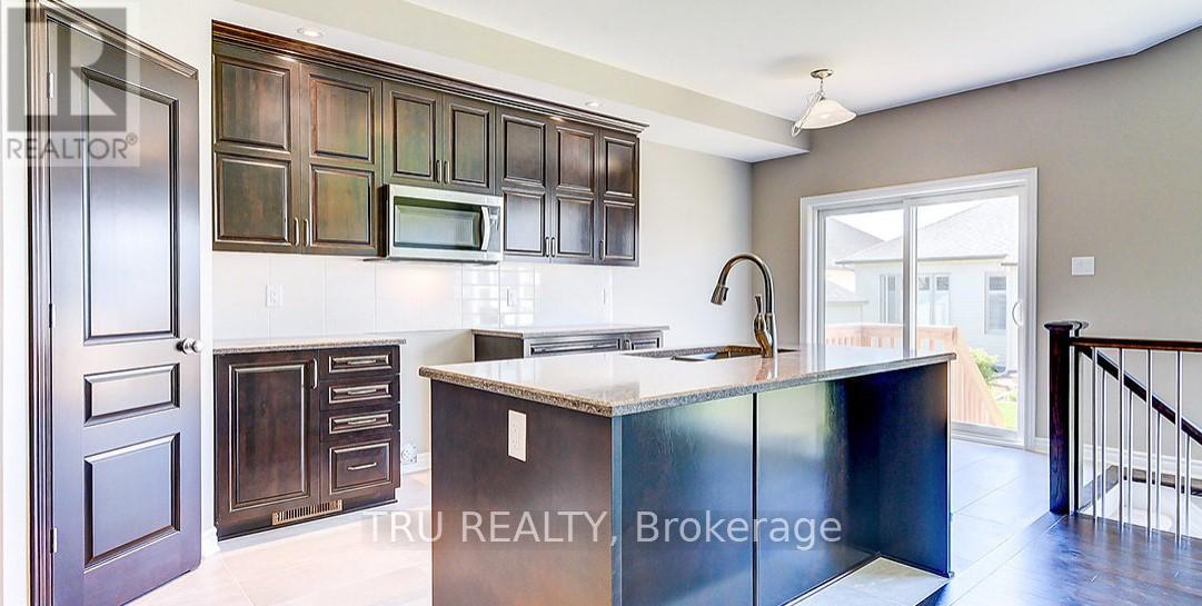 935 Cologne Street, Russell, Ontario  K0A 1W0 - Photo 10 - X12423811