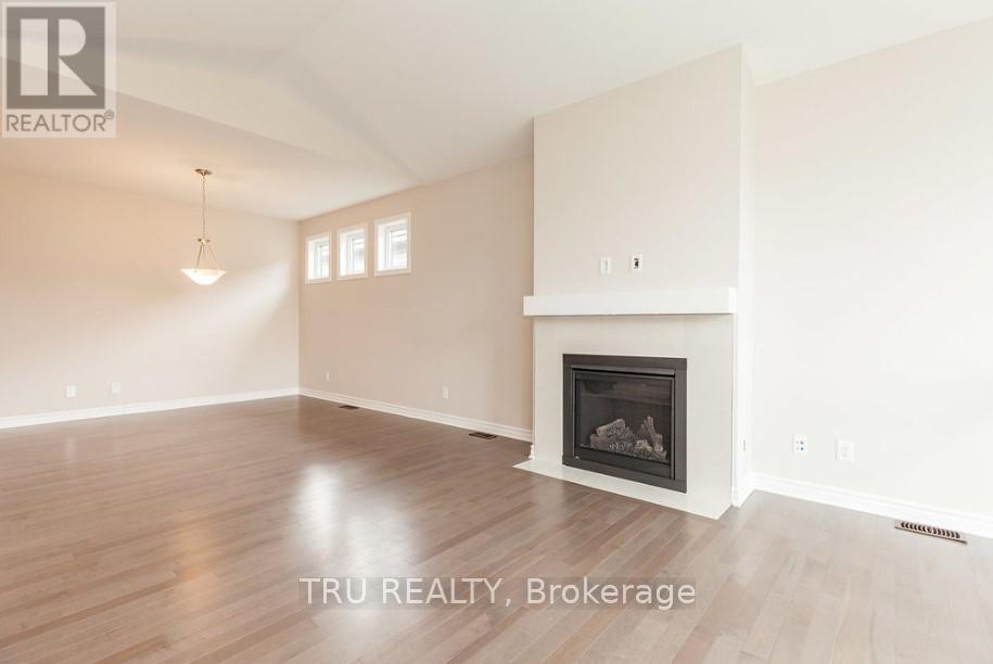 935 Cologne Street, Russell, Ontario  K0A 1W0 - Photo 13 - X12423811