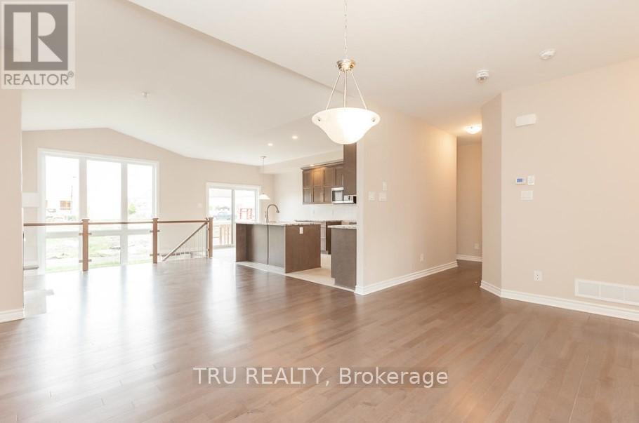 935 Cologne Street, Russell, Ontario  K0A 1W0 - Photo 8 - X12423811