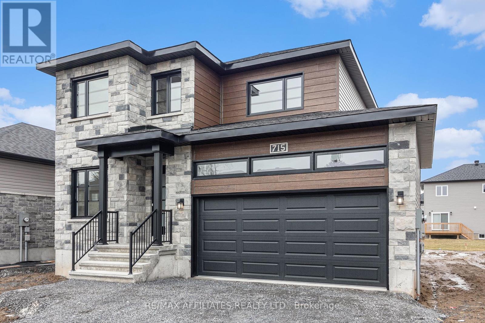 615 Geneva Crescent, Russell, Ontario  K0A 1W0 - Photo 3 - X12423830