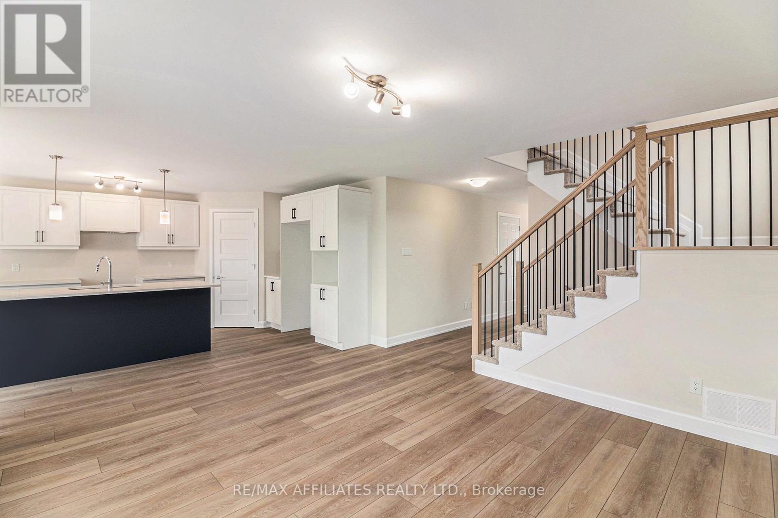 615 Geneva Crescent, Russell, Ontario  K0A 1W0 - Photo 4 - X12423830