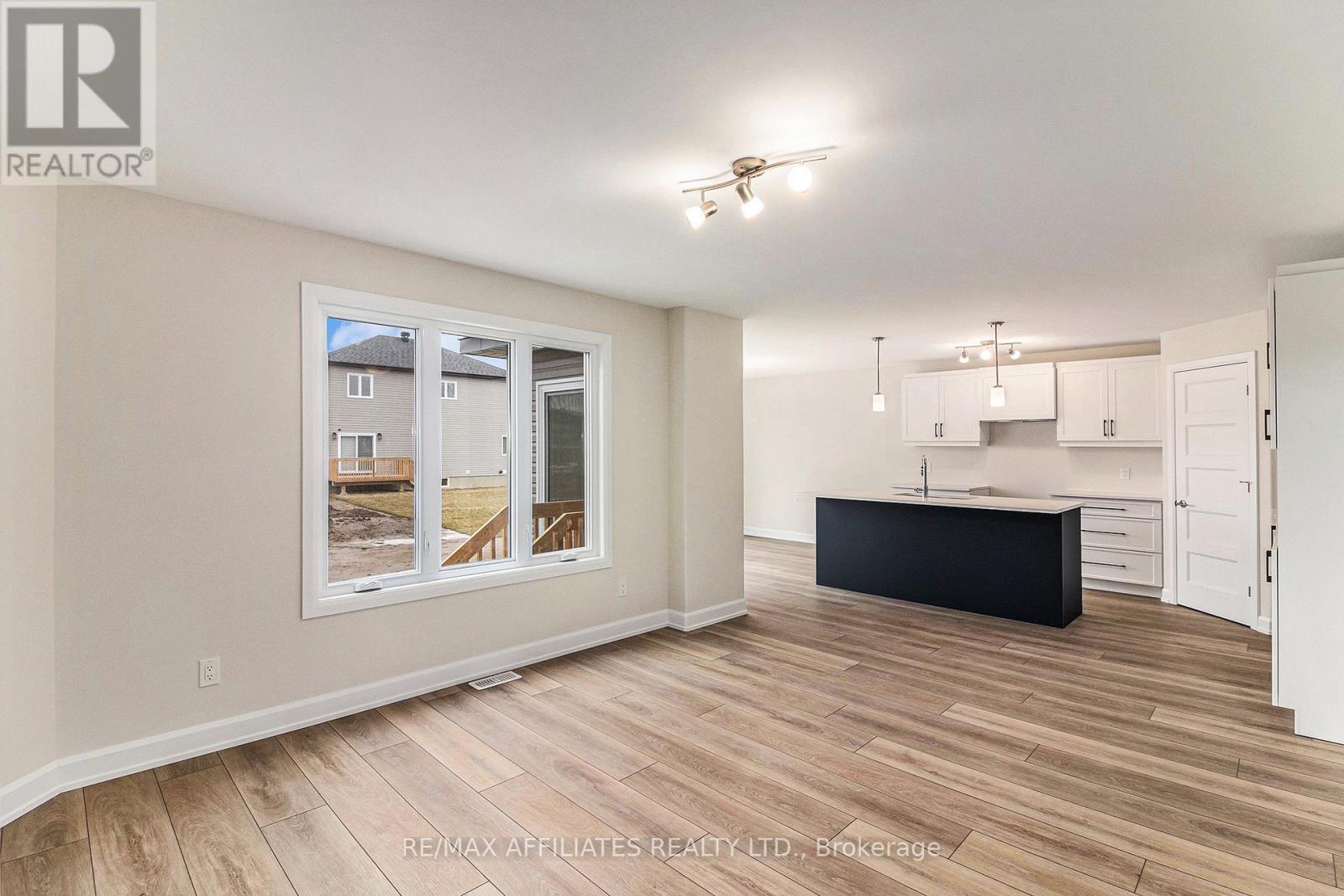 615 Geneva Crescent, Russell, Ontario  K0A 1W0 - Photo 5 - X12423830