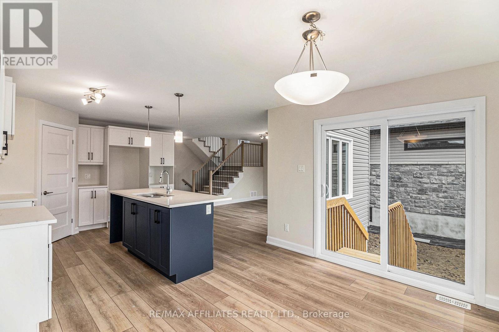 615 Geneva Crescent, Russell, Ontario  K0A 1W0 - Photo 6 - X12423830