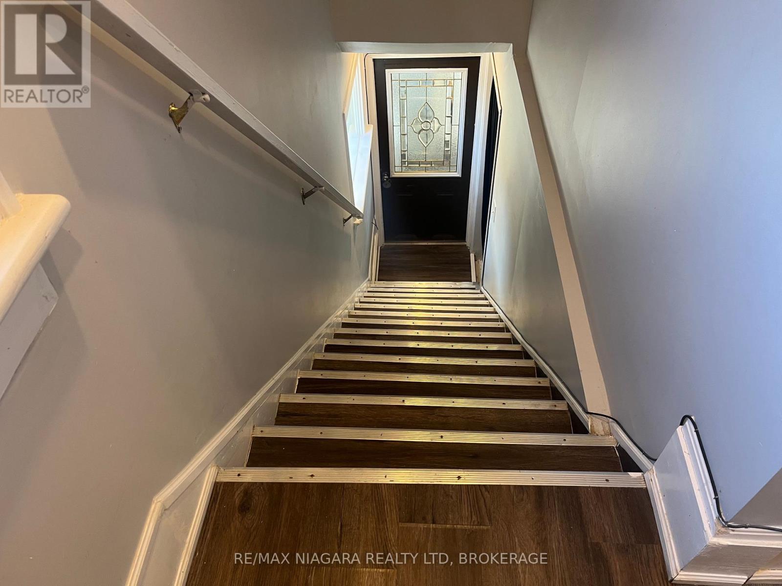 Upper Unit - 156 Bell Street, Port Colborne (Killaly East), Ontario  L3K 1H8 - Photo 2 - X12423711