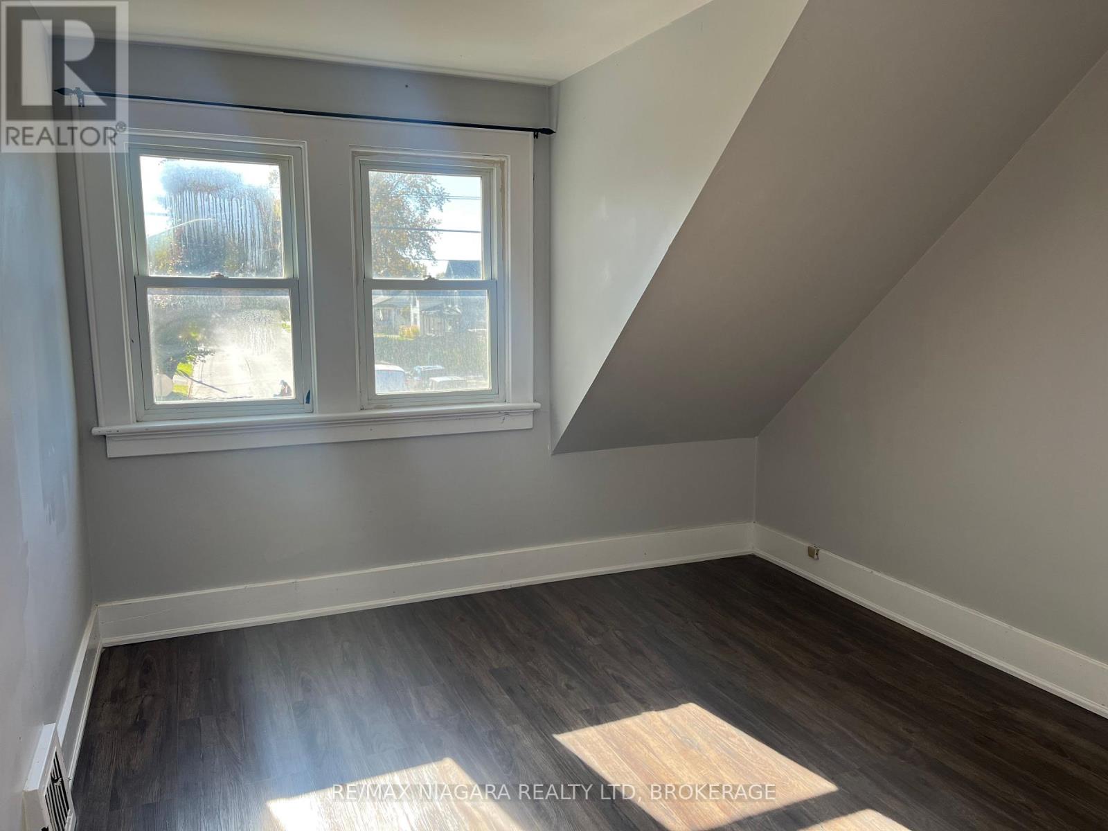 Upper Unit - 156 Bell Street, Port Colborne (Killaly East), Ontario  L3K 1H8 - Photo 6 - X12423711