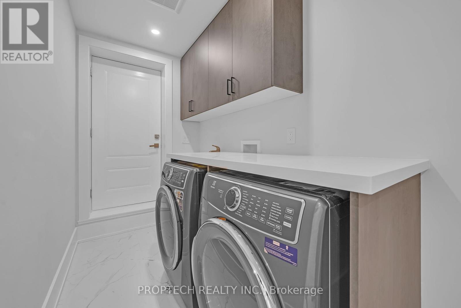 6030 Hillsdale Drive, Whitchurch-Stouffville, Ontario  L4A 3B8 - Photo 19 - N12423607