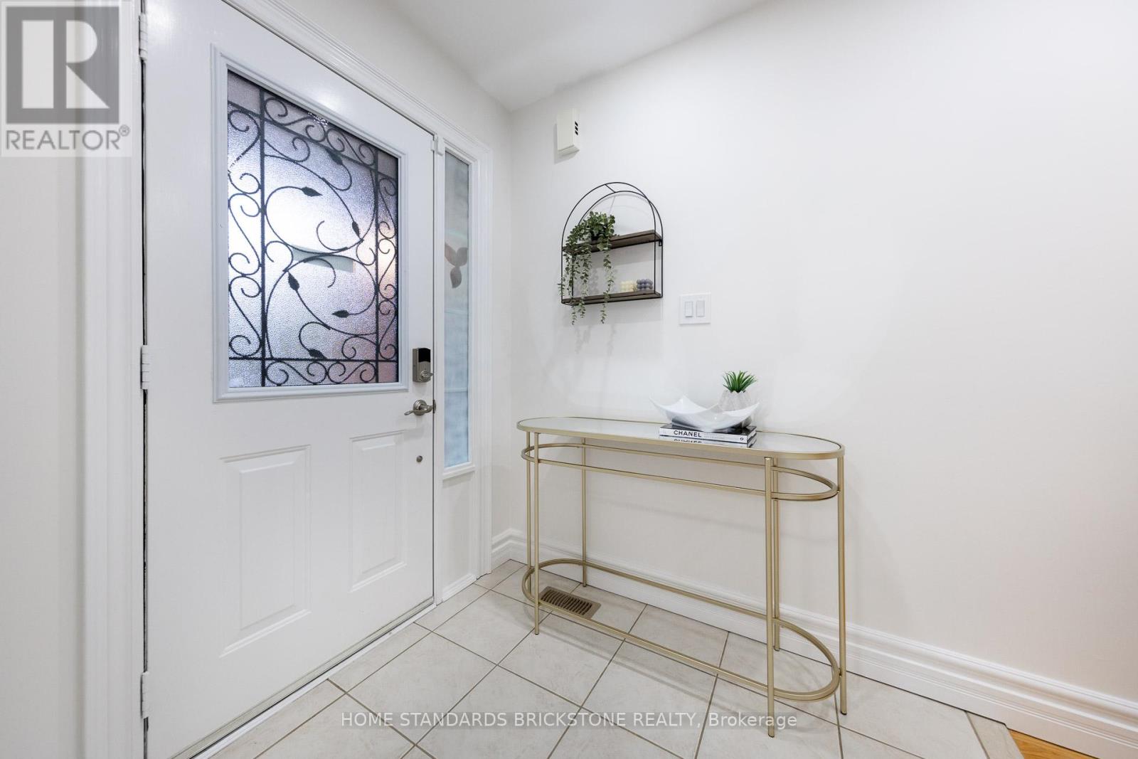 53 Ostick Street, Aurora, Ontario  L4G 7K4 - Photo 6 - N12423611