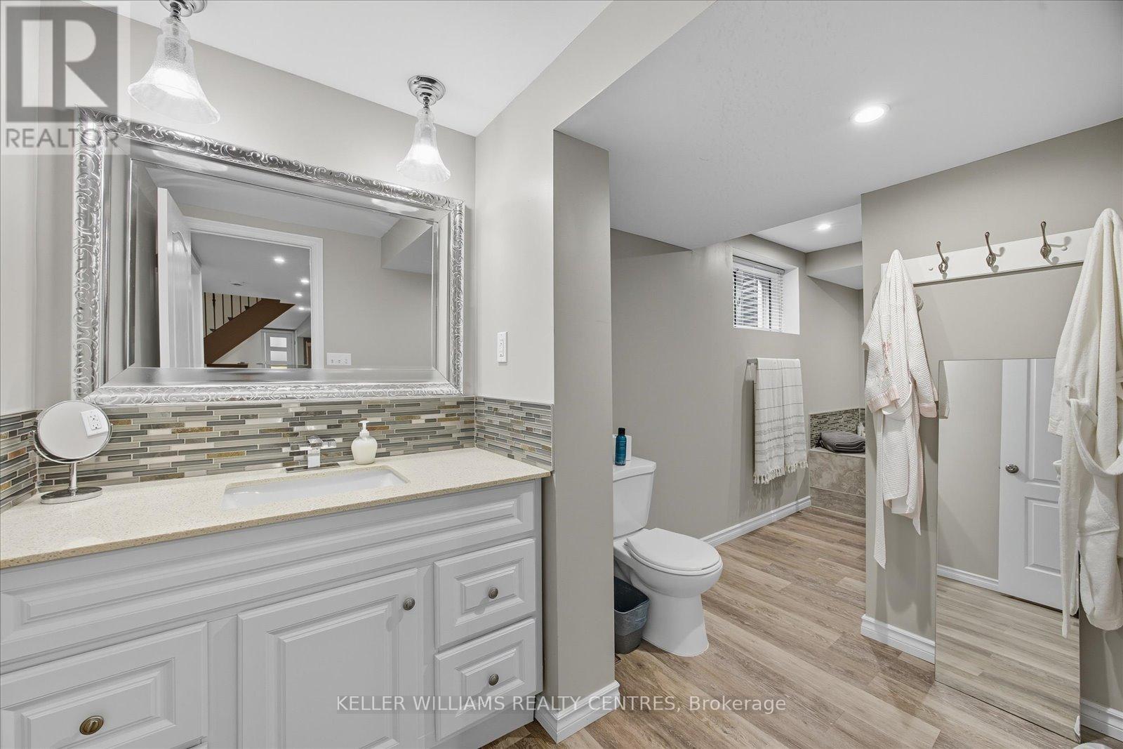 261 Queen Street, Newmarket, Ontario  L3Y 2G1 - Photo 37 - N12423651
