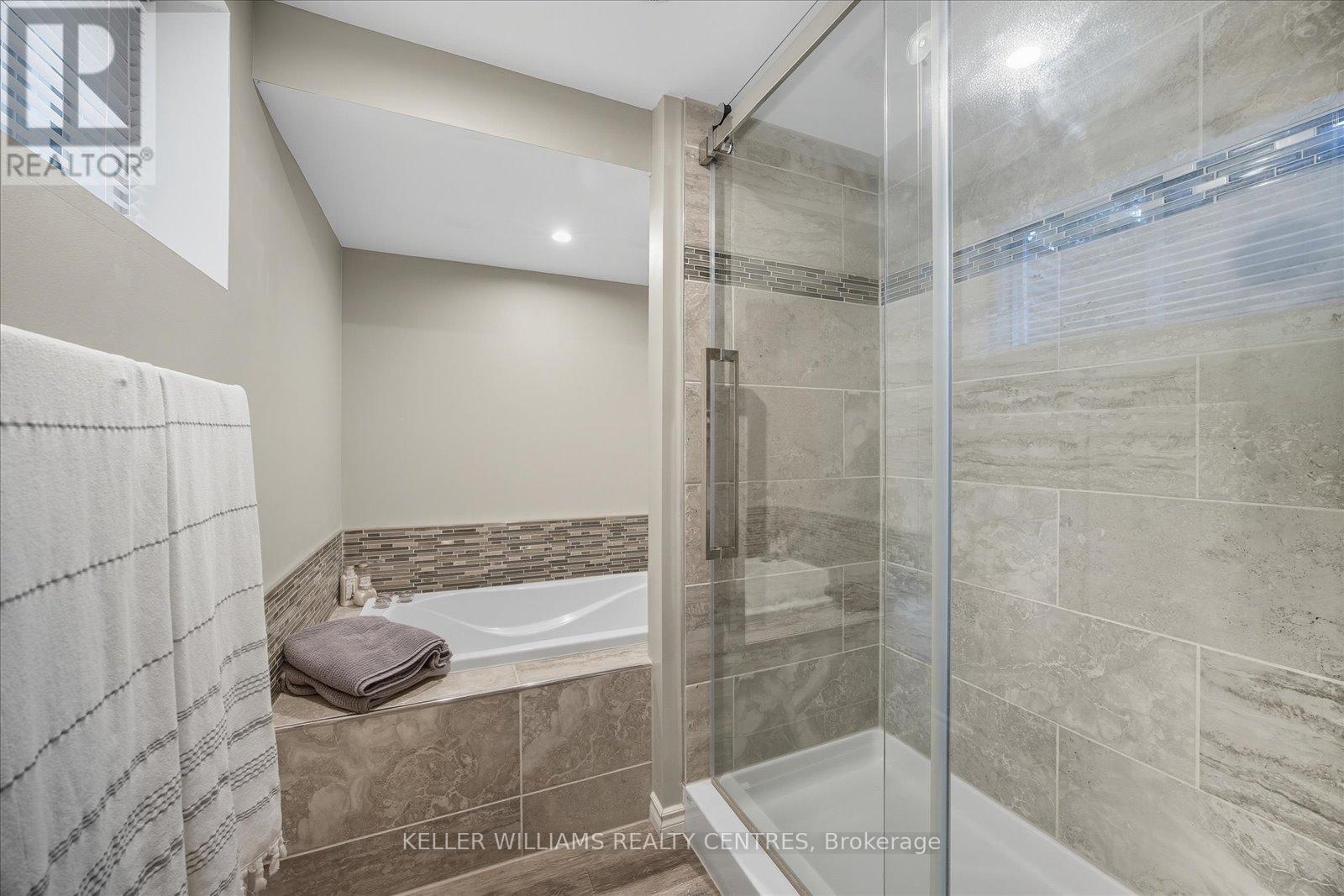 261 Queen Street, Newmarket, Ontario  L3Y 2G1 - Photo 38 - N12423651