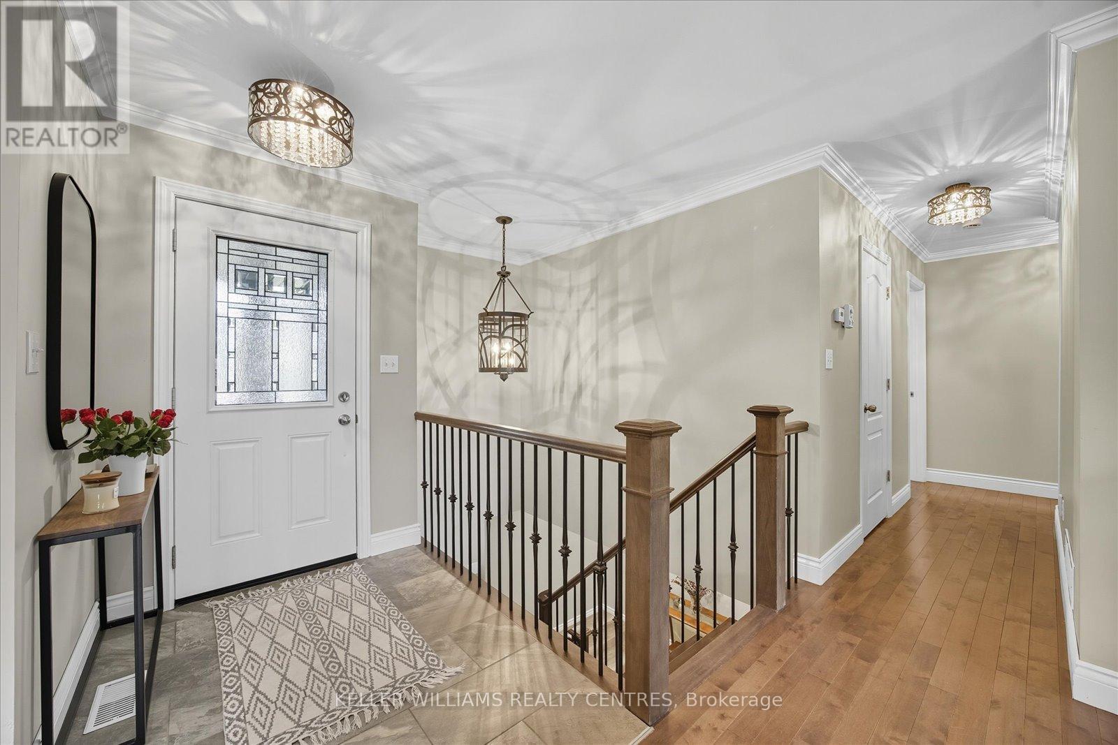 261 Queen Street, Newmarket, Ontario  L3Y 2G1 - Photo 6 - N12423651