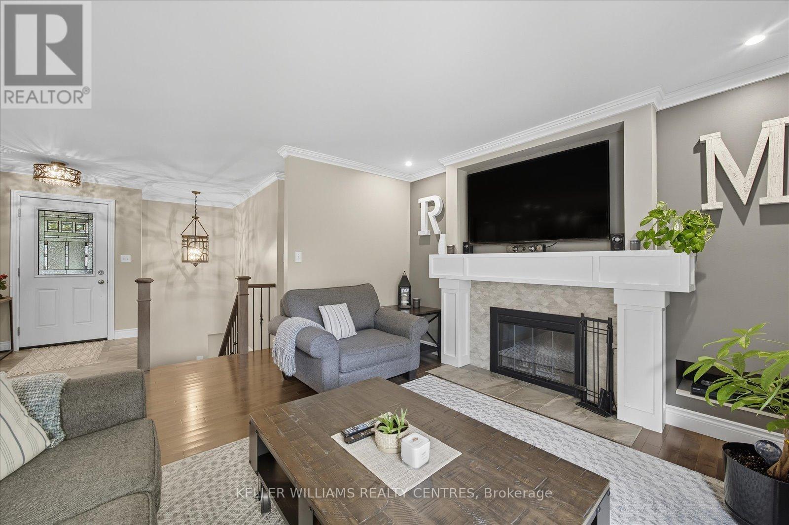 261 Queen Street, Newmarket, Ontario  L3Y 2G1 - Photo 7 - N12423651