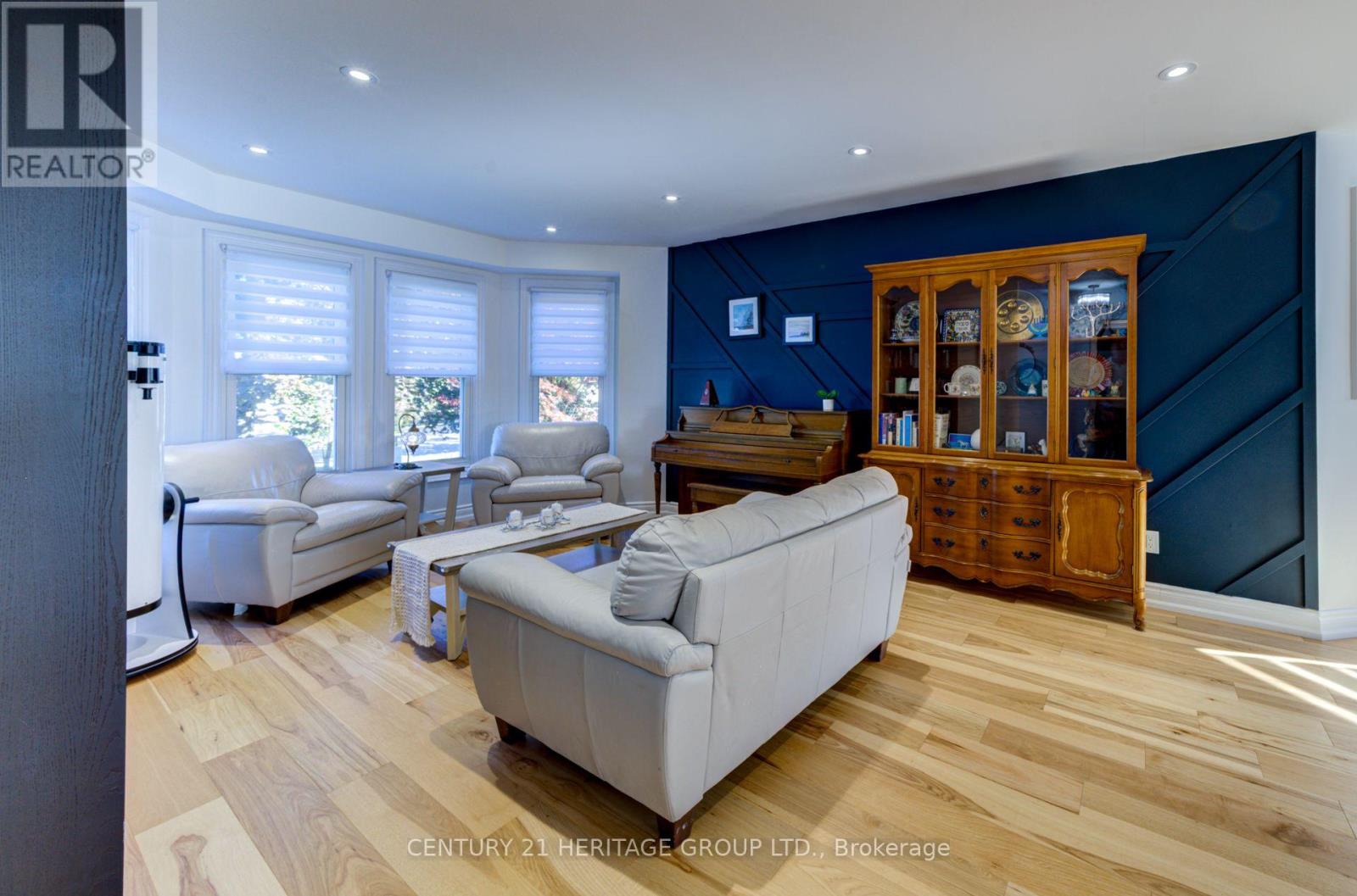 1900 Applewood Avenue, Innisfil, Ontario  L9S 1W2 - Photo 4 - N12423678