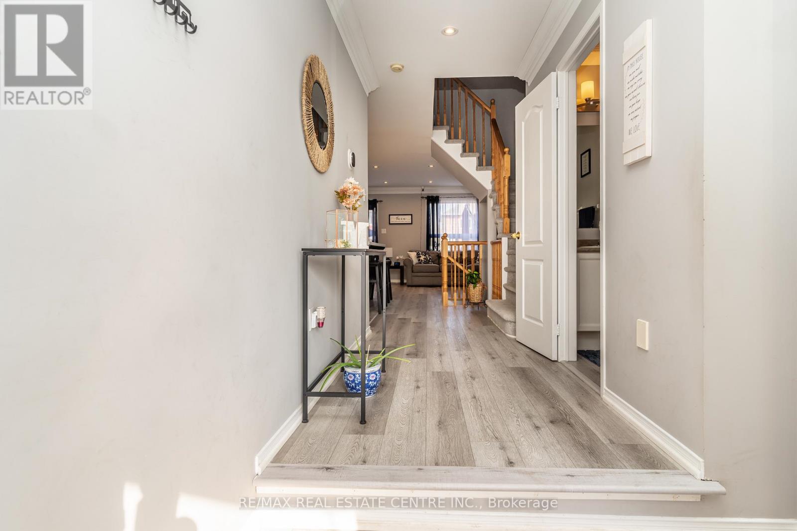 96 Henderson Crescent, New Tecumseth, Ontario  L9R 1Y5 - Photo 4 - N12423698