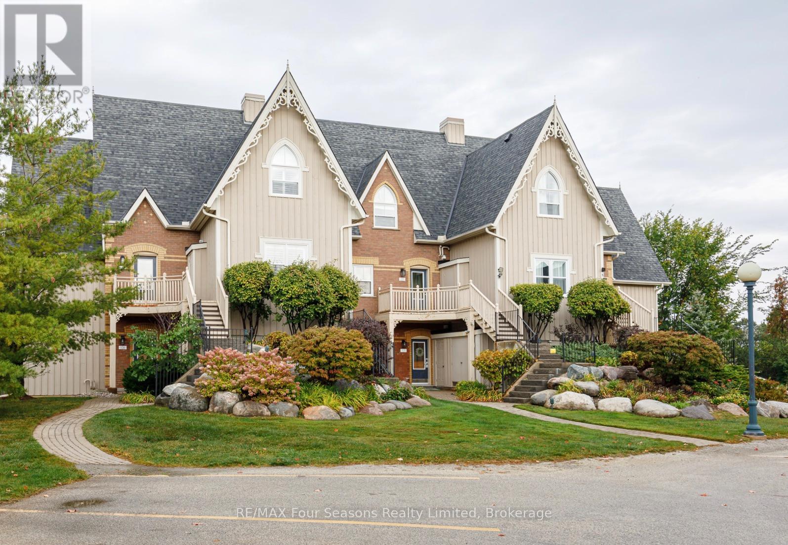 225 - 170 Snowbridge Way N, Blue Mountains, Ontario  N0H 2P0 - Photo 1 - X12423722