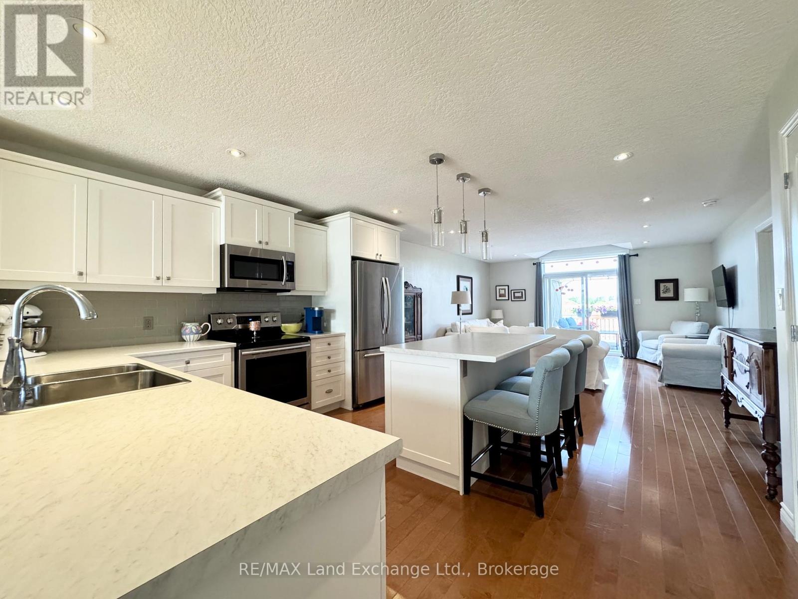 246 Stickel Street, Saugeen Shores, Ontario  N0H 2C1 - Photo 2 - X12423779