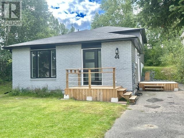 44 Farrell Cres, Elliot Lake, Ontario  P5A 3N3 - Photo 1 - SM252126