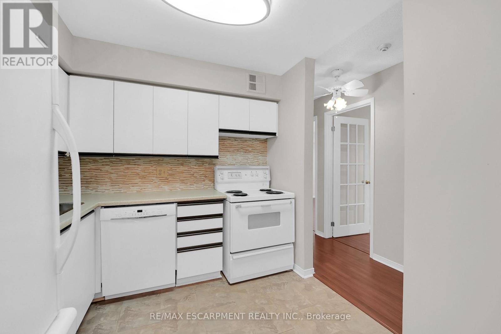 1732 - 1478 Pilgrims Way, Oakville, Ontario  L6M 3G7 - Photo 8 - W12054334