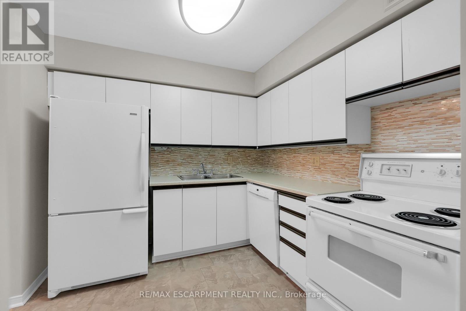 1732 - 1478 Pilgrims Way, Oakville, Ontario  L6M 3G7 - Photo 7 - W12054334