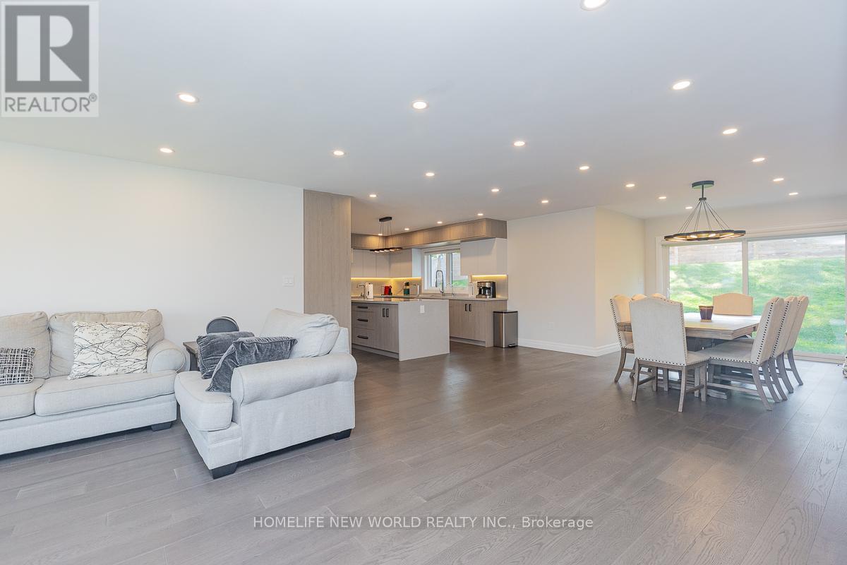 37 Shouldice Court, Toronto (St. Andrew-Windfields), Ontario  M2L 2S3 - Photo 11 - C12416931