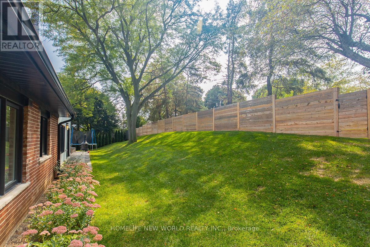 37 Shouldice Court, Toronto (St. Andrew-Windfields), Ontario  M2L 2S3 - Photo 26 - C12416931