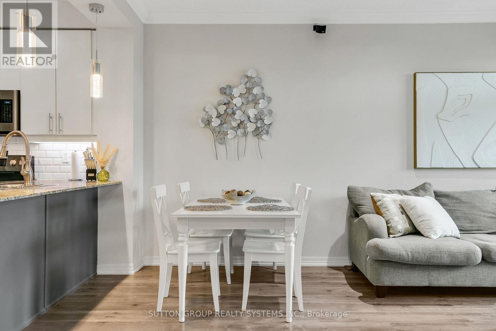 303 - 245 Dalesford Road, Toronto (Stonegate-Queensway), Ontario  M8Y 4H7 - Photo 10 - W12423606