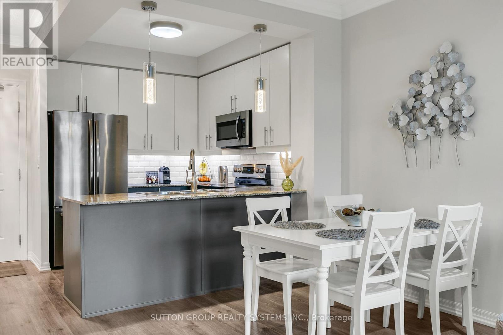 303 - 245 Dalesford Road, Toronto (Stonegate-Queensway), Ontario  M8Y 4H7 - Photo 11 - W12423606